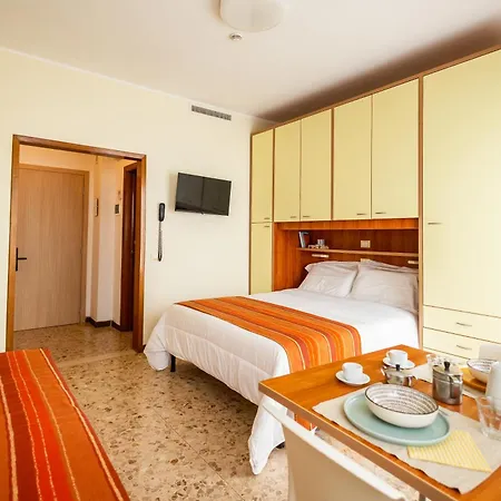 塞布丽娜公寓酒店 3*