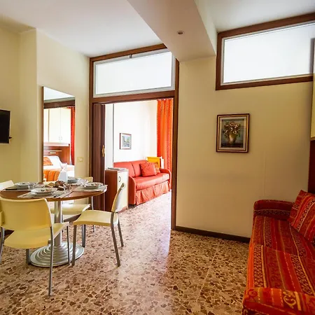 塞布丽娜公寓酒店