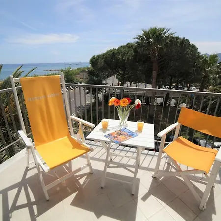 塞布丽娜公寓酒店